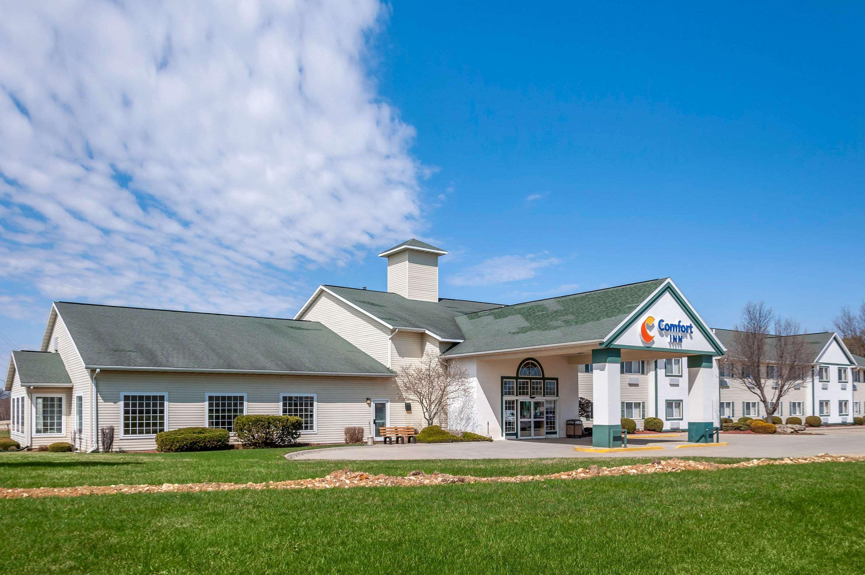 Comfort Inn Dyersville Near The Field Of Dreams Exterior photo