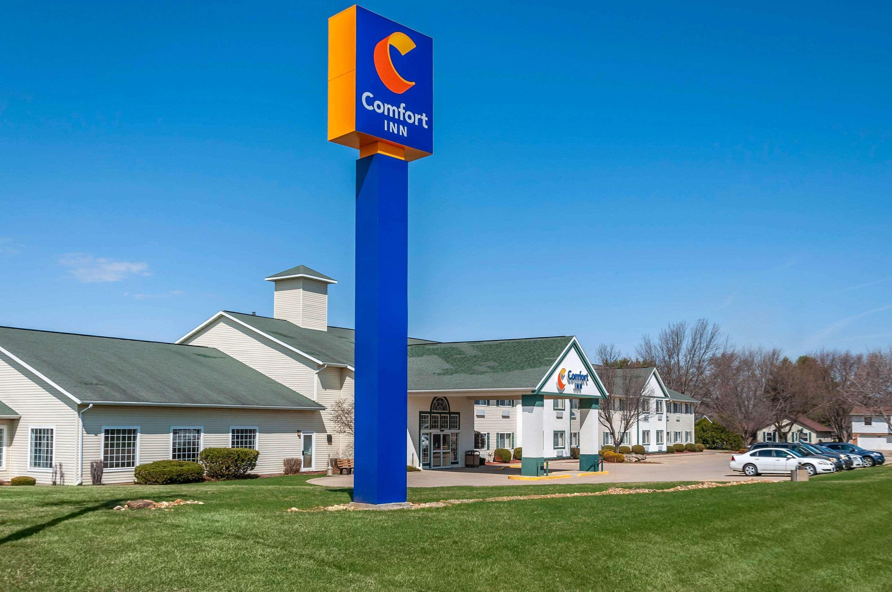 Comfort Inn Dyersville Near The Field Of Dreams Exterior photo