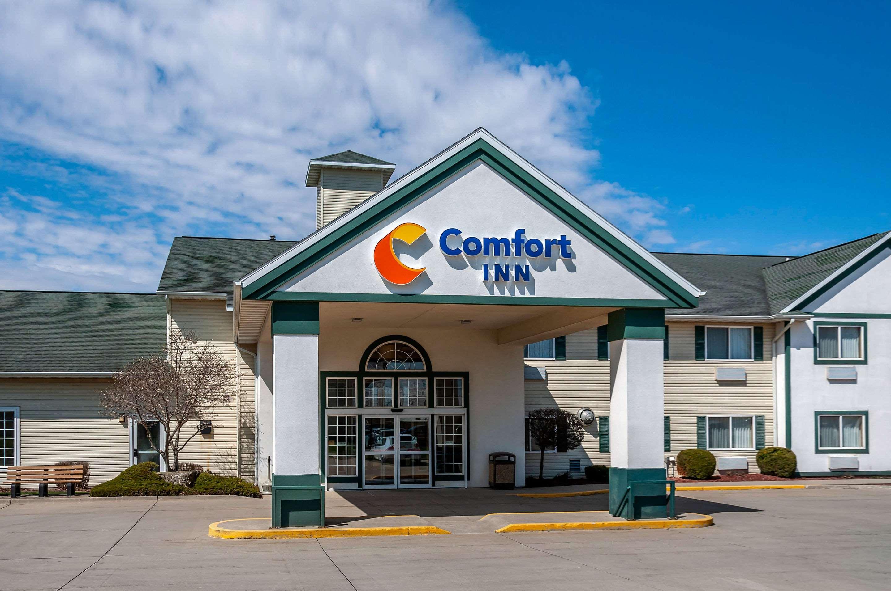 Comfort Inn Dyersville Near The Field Of Dreams Exterior photo